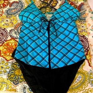 Beach Diva swim suit, two piece. Turquoise and black .
